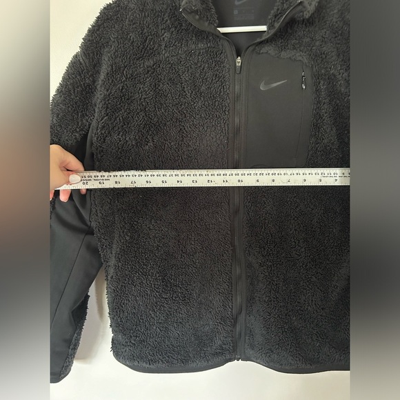Nike x Outdoor Life
Rare Deep Pile Nike Fluffy Track Jacket - Picture 6 of 7